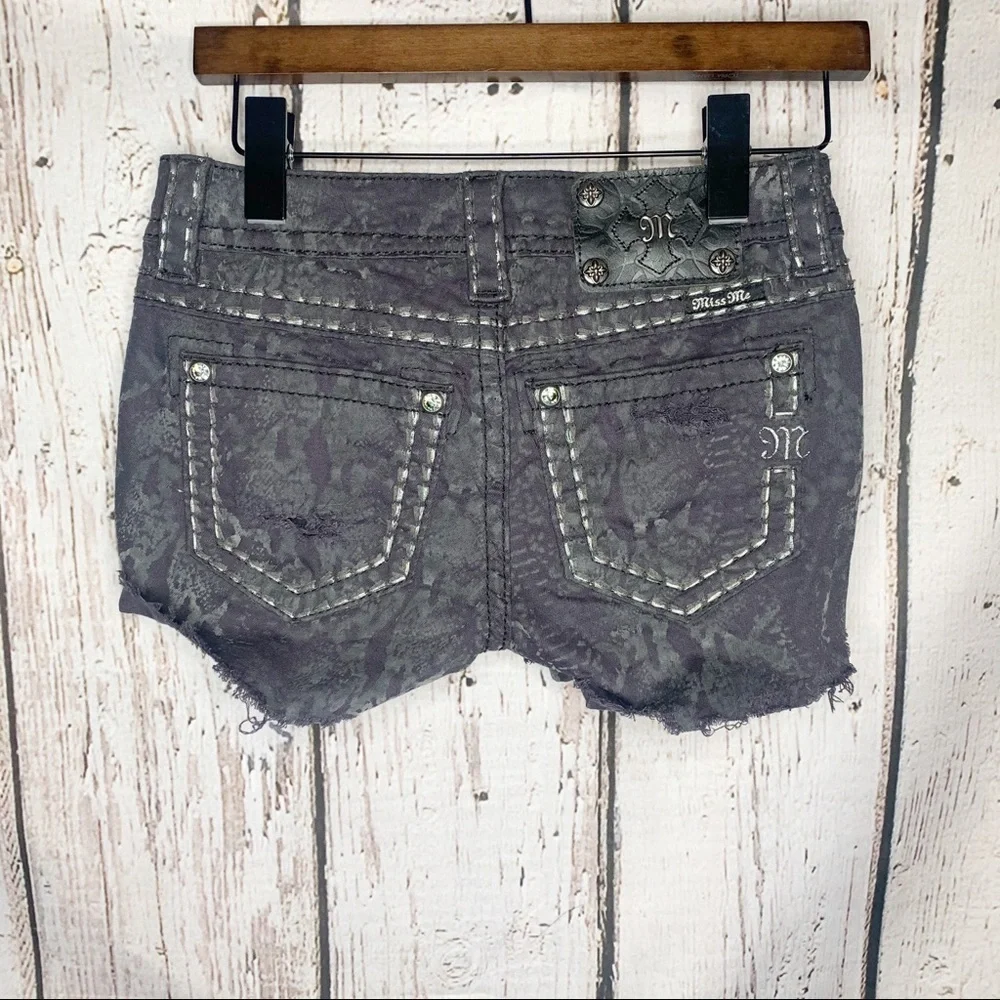 •Miss Me•Cargo Python Shorts•24 - Picture 1 of 2